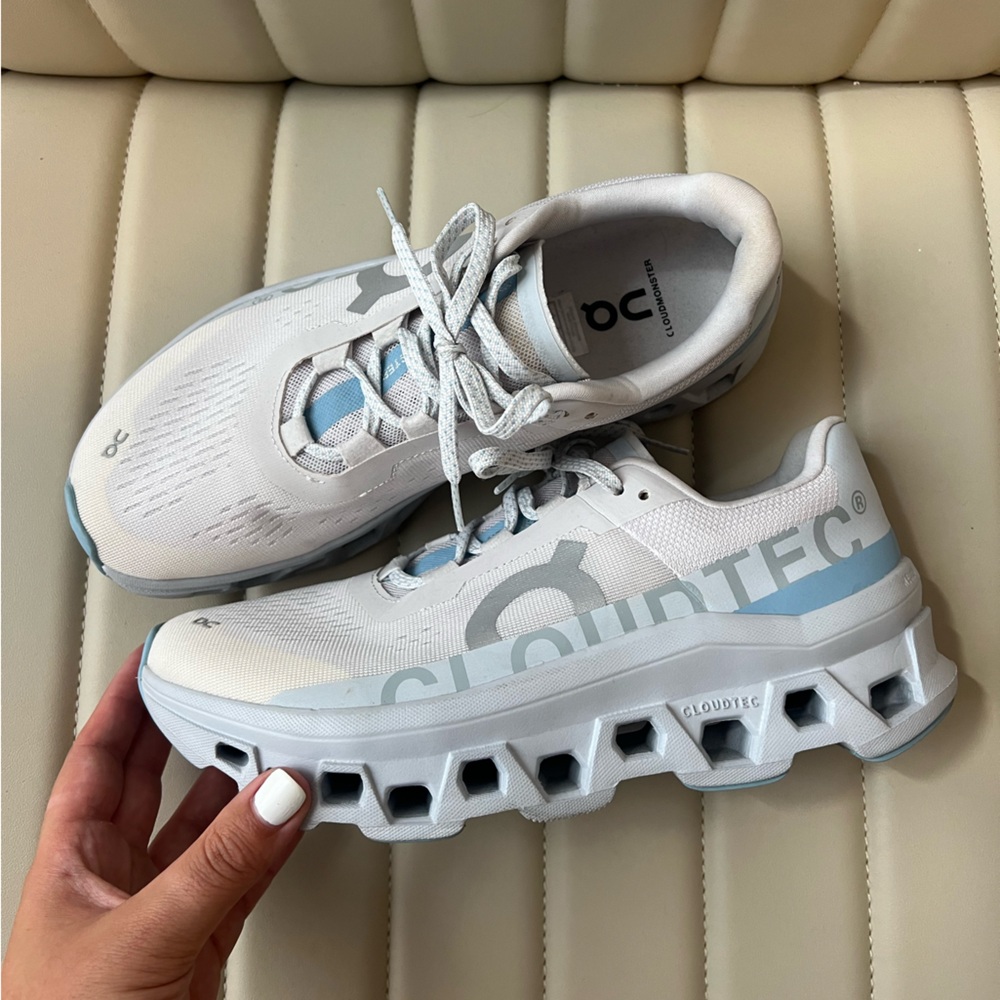 ❌SOLD❌ON Cloudtec White and Blue Sneakers